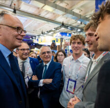 VivaTech 2026 : rencontre de l'équipe de Samena avec Édouard Philippe, ancien premier ministre, en présence de Patrick Olivier, directeur de Télécom Paris, et Thierry Coulhon, président du directoire d'IP Paris